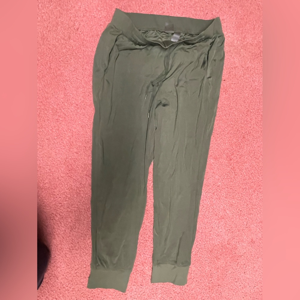 Set of 3 Jogger Pants
Carrie Underwood Calia